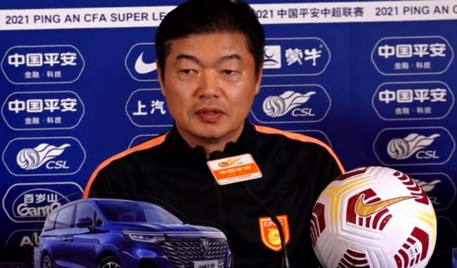 那人急忙说：我们阁主对叶先生的离场，深感自责，当场就把在中间挑事的萧海龙赶了出去，还中止了拍卖会。